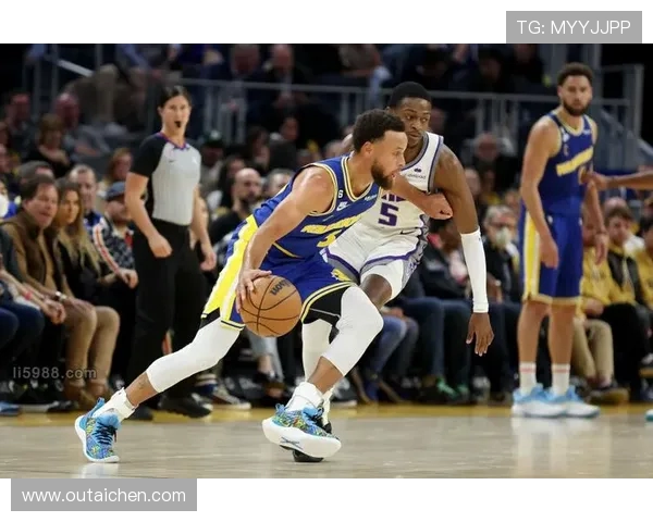 勇士与国王对决16日精彩比分回顾及赛况分析